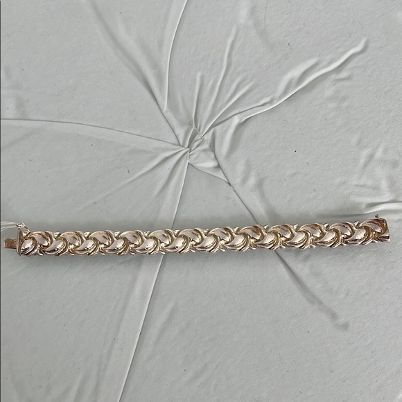 Elegant Silver Chain Bracelet